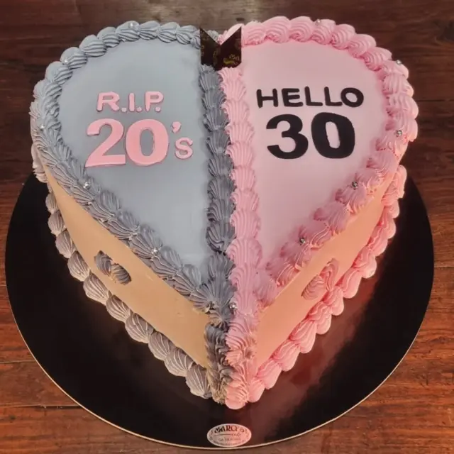 Birthday Cake🎂
@giuliacastelli95

#tortedecorate #tortedicompleanno #torteartigianali #birthdaycake #pasticceriaartigianale #cakespecialist #pannafresca #cakedesign #marcyscake