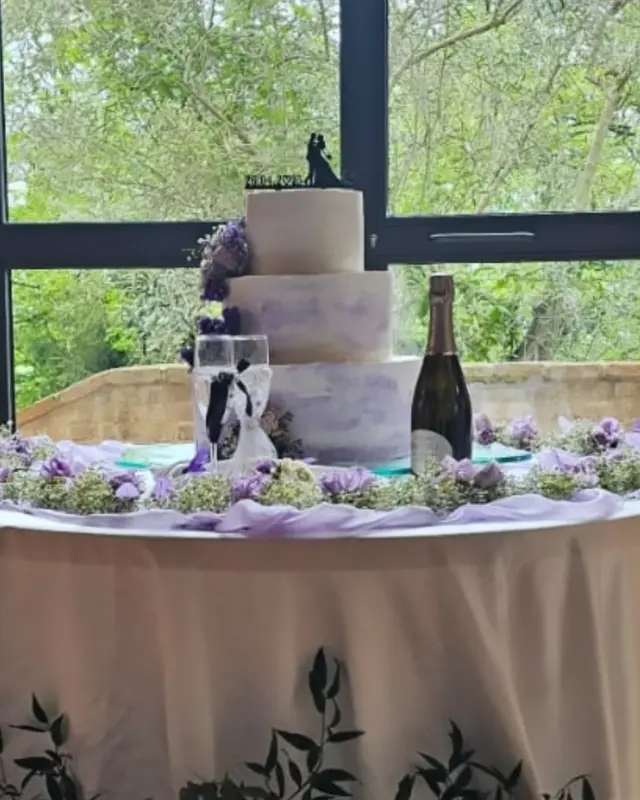 Antonio e Jennifer❤️
26Aprile2025

Location: @montedelgesso 

#wedding #weddingseason #weddings #weddingparty #wedddingcake #tortenuziali #sposi #pasticceriaartigianale #matrimoniocom #cakespecialist #cakedesigner #marcyscake