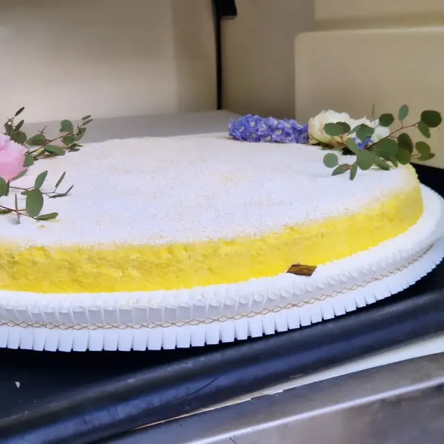 Jacopo e Francesca 💙
31Maggio2025

#weddingcakes #weddingseason #wedddingcake #tortedecorate #tortenuziali #sposi #pasticceriaartigianale #tortamimosa #tortedimatrimonio #marcyscake