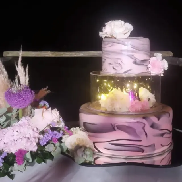 Morgan e Martina💗
31Maggio2025
@santanna_agriturismo_sul_lago

#weddingcakes #weddings #wedddingcake #weddingparty #weddinginspiration #weddingspecialist #pasticceriaartigianale #sugarpaste #torteartigianali #tortenuziali #sposi #marcyscake