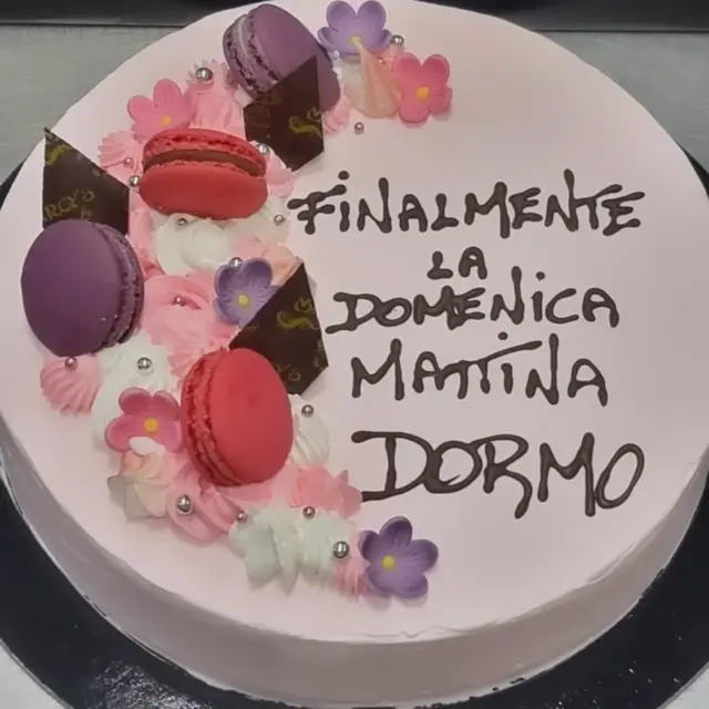 Sunday🧸

#cakespecialist #cakedesigner #uglycakes #uglycake #pasticceriaartigianale #macarons #pastrychef #marcyscake