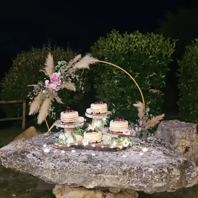 NICOLA ED ELENA💚
7Giugno2025

Location: @montedelgesso

#weddingcakes #wedddingcake #tortenuziali #tortedimatrimonio #nakedcake #sposi #matrimonio #cakespecialist #weddinginspiration #pasticceriaartigianale #marcyscake