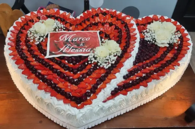 MARCO E ALESSIA♥️
7Giugno2025

#weddingseason #wedddingcake #weddingparty #tortenuziali #fruttafresca #tortedimatrimonio #pasticceriaartigianale #cuori #sposi #pasticceriaartigianale #marcyscake