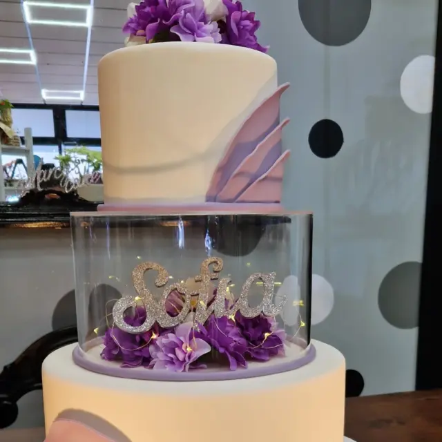 Il battesimo di Sofia🦋

#cakespecialist #cakestyle #cakedesigner #sugarpaste #pasticceriaartigianale #pastadizucchero #pastryart #laboratorioartigianale #caketopper #marcyscake